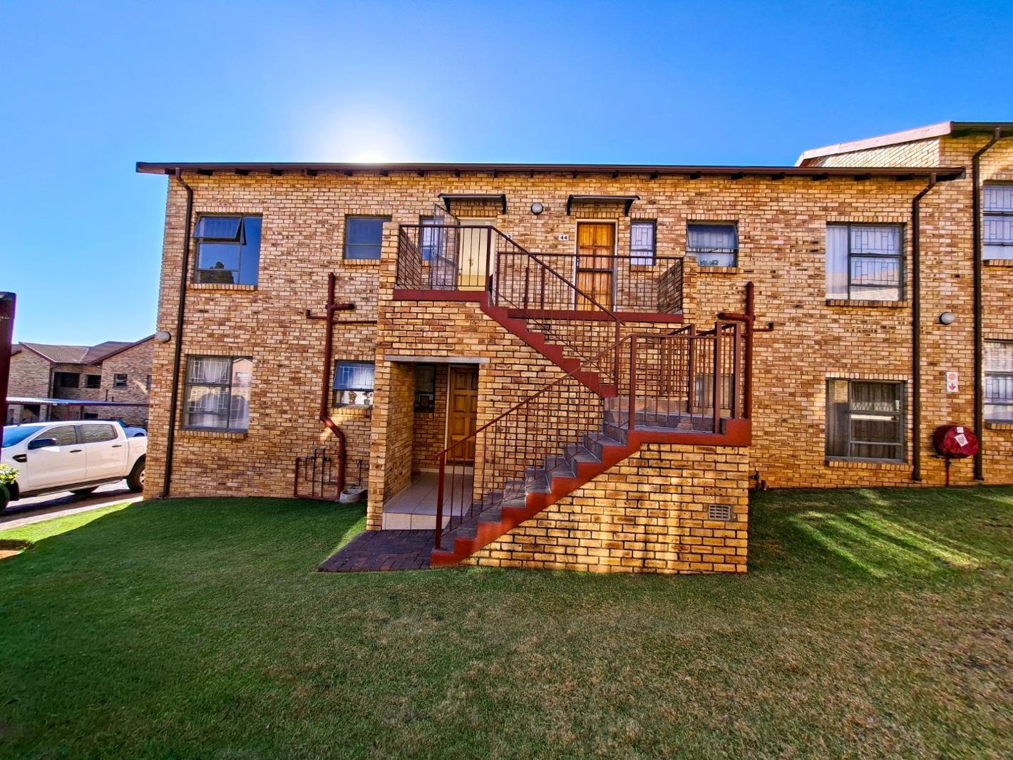 2 Bedroom Apartment in Roodekrans