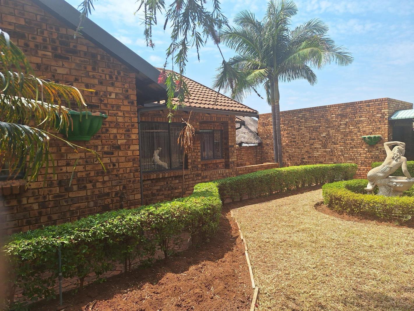 2 Bedroom House in Dorandia