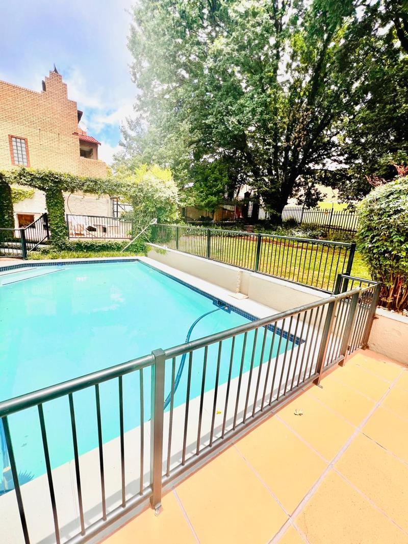 2 Bedroom Garden Cottage in Westdene