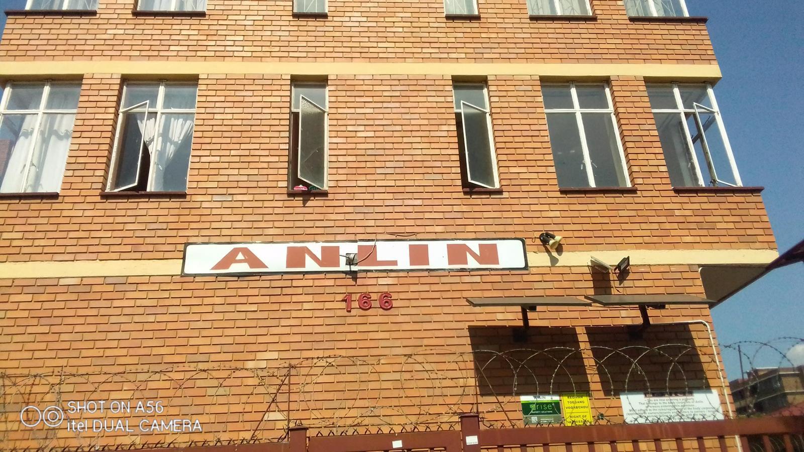 1.5 Bedroom Flat in Pretoria West