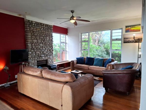 4 Bedroom House in Schoenmakerskop