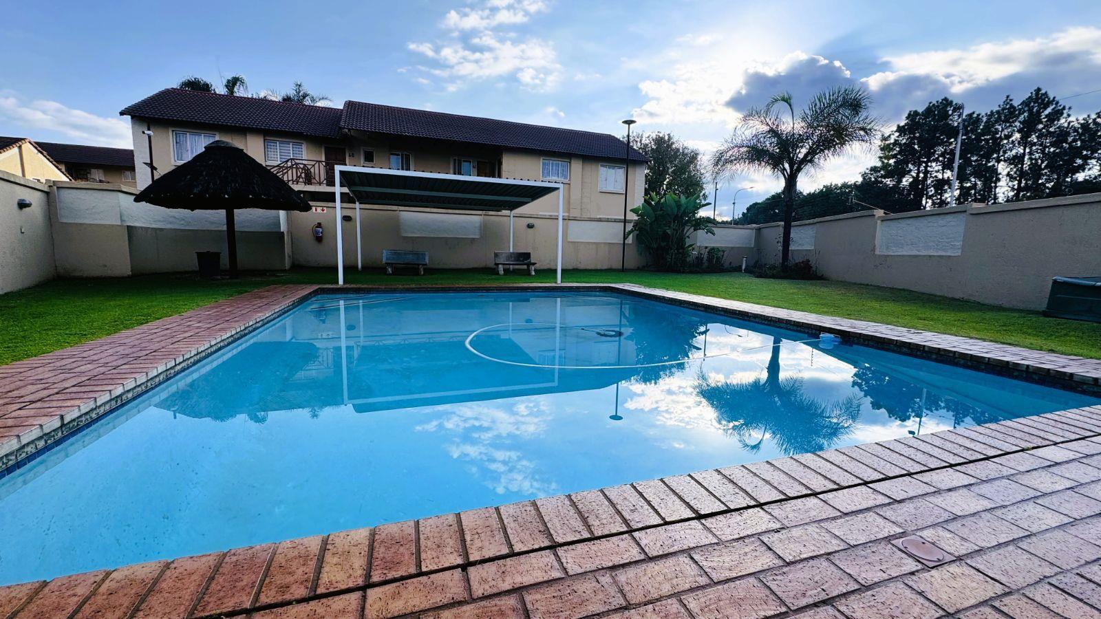 2 Bedroom House in Die Hoewes