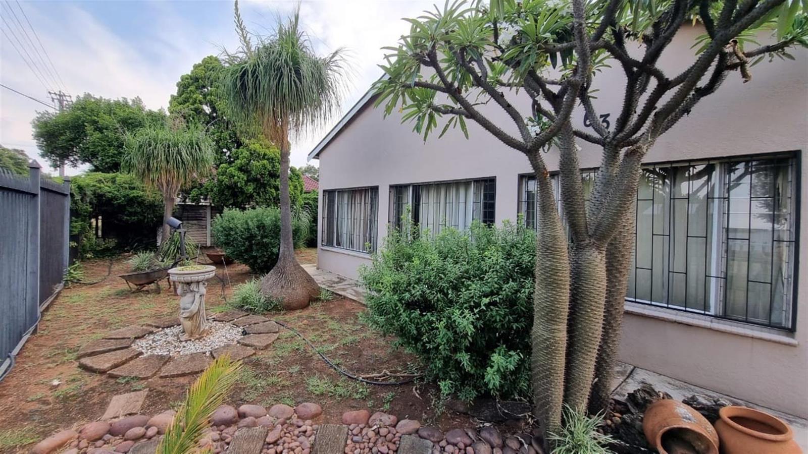 4 Bedroom House in Eloffsdal