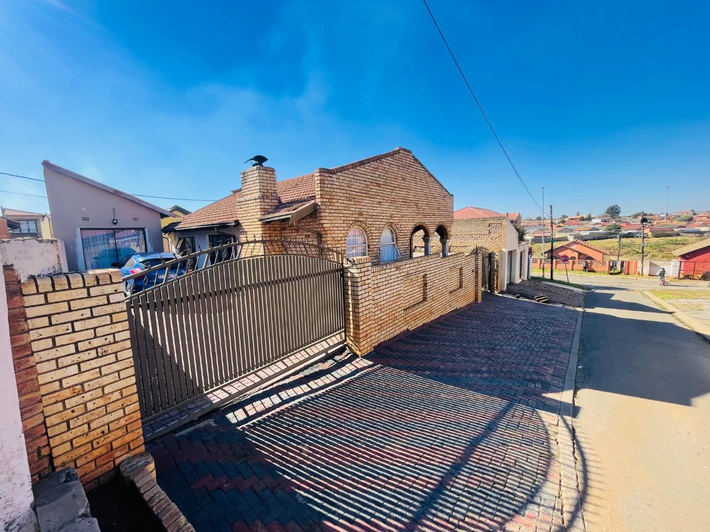 3 Bedroom House in Dobsonville