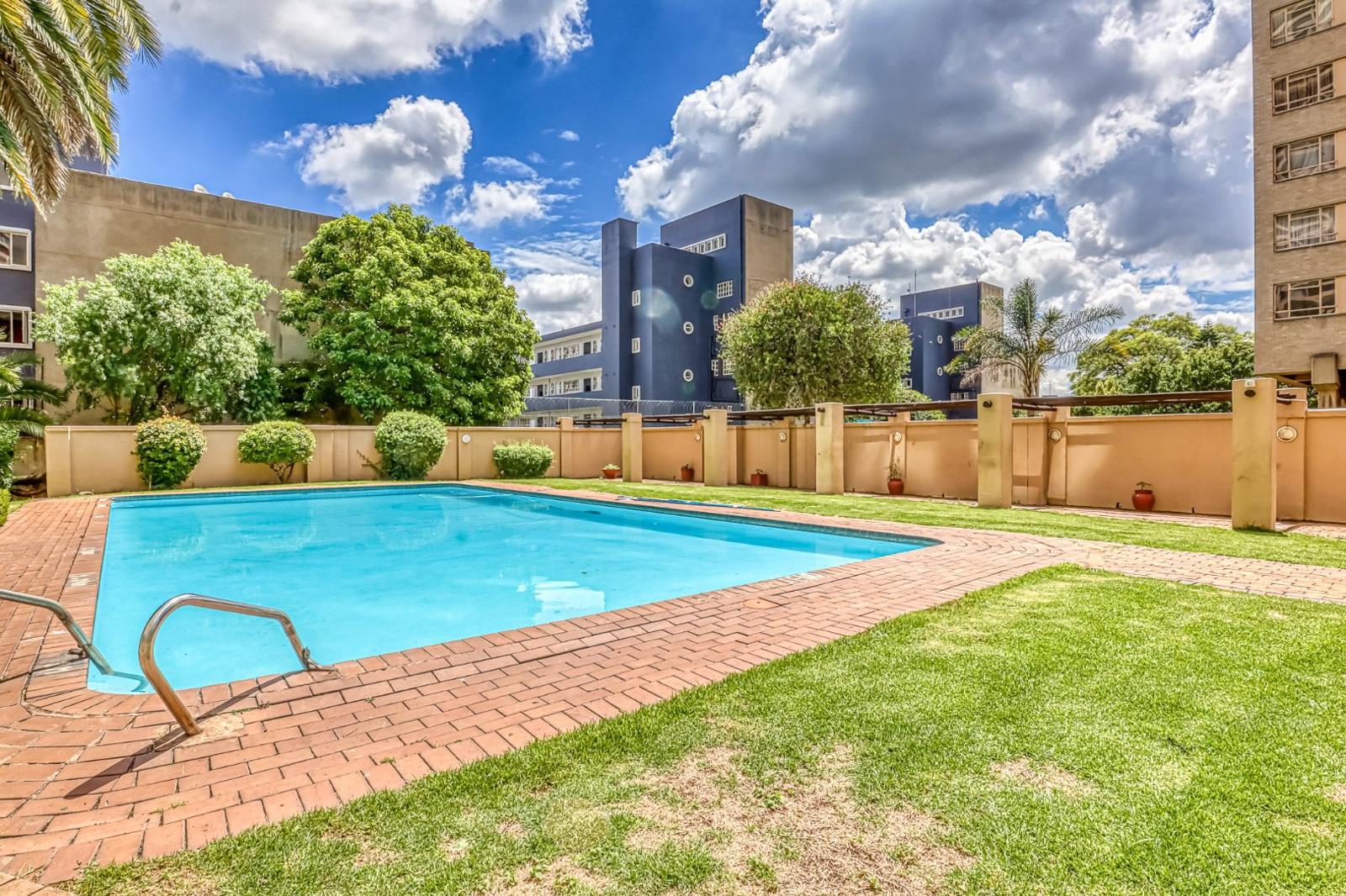 1 Bedroom Apartment in Parktown