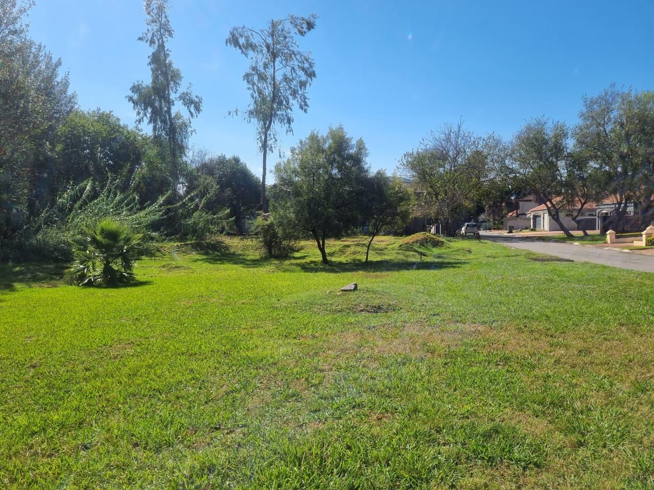 762 m² Land available in Westlake Estate
