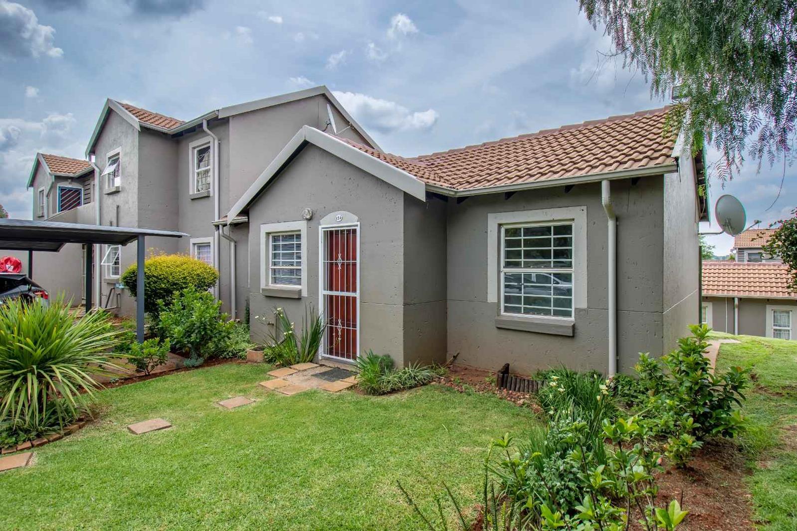 3 Bedroom Townhouse in Weltevreden Park