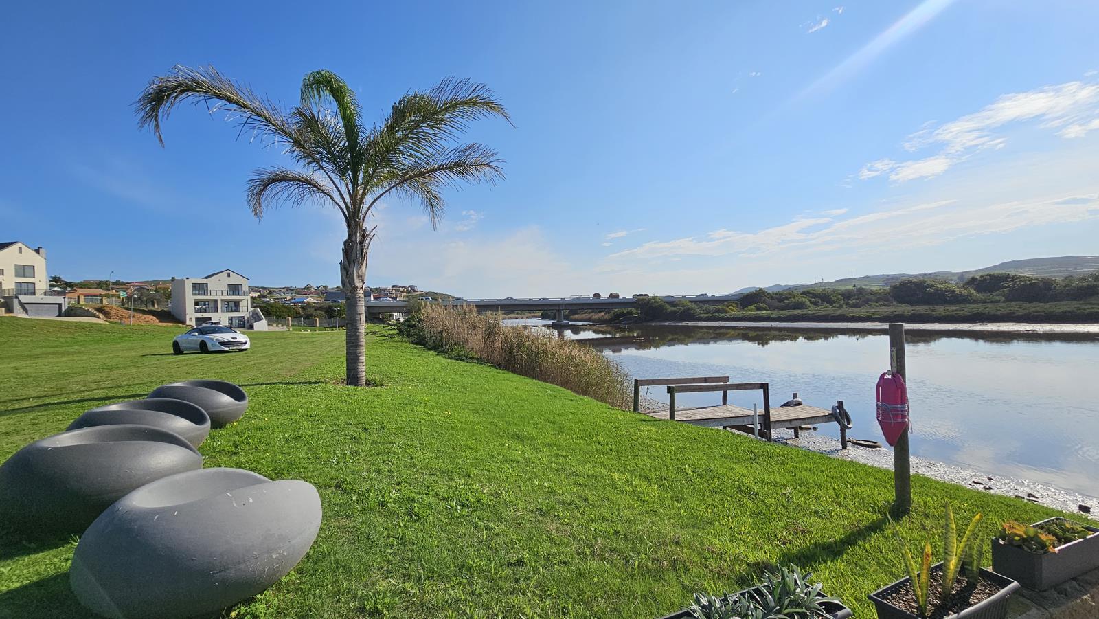 336 m² Land available in Hartenbos Heuwels
