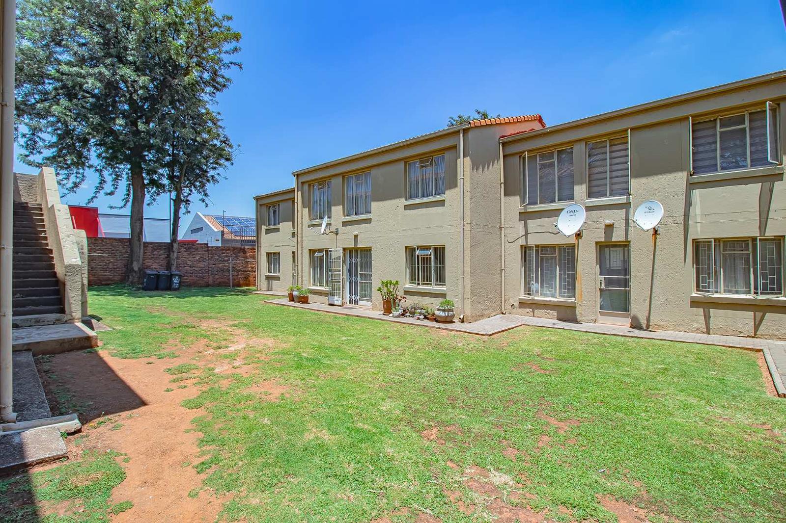 1 Bedroom Apartment in Die Hoewes