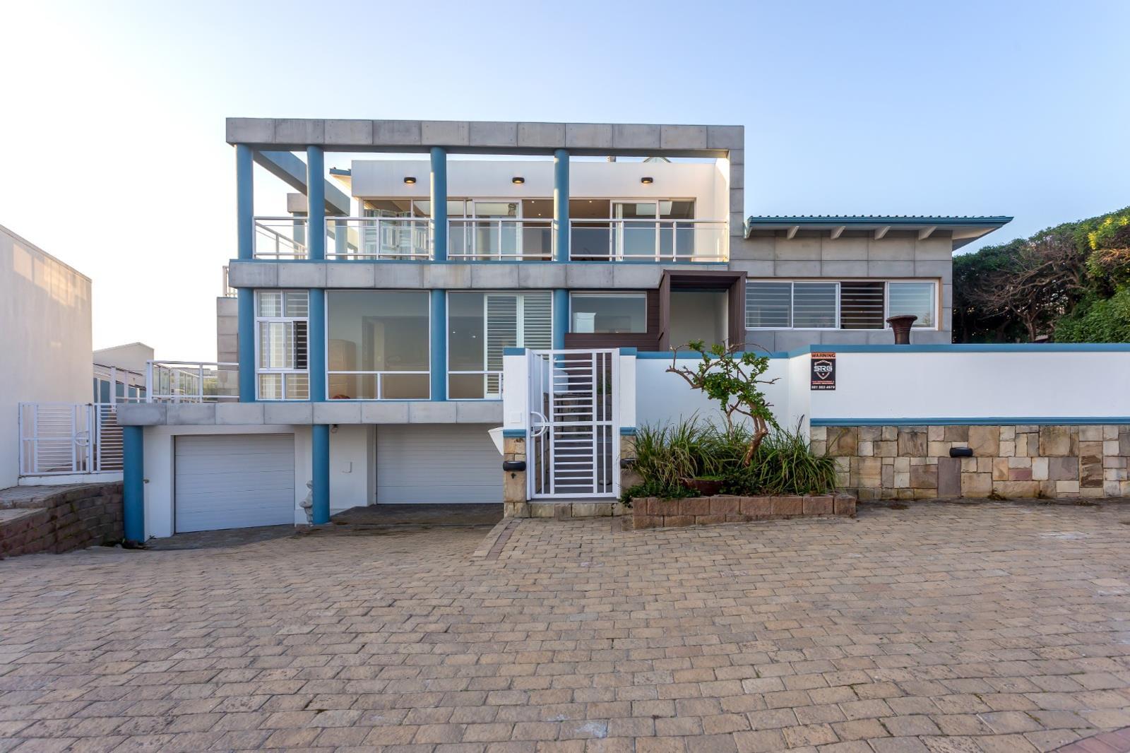 5 Bedroom House in Van Riebeeckstrand