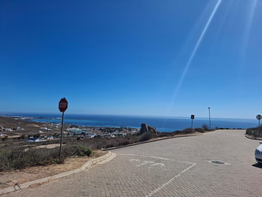 296 m² Land available in St Helena Views