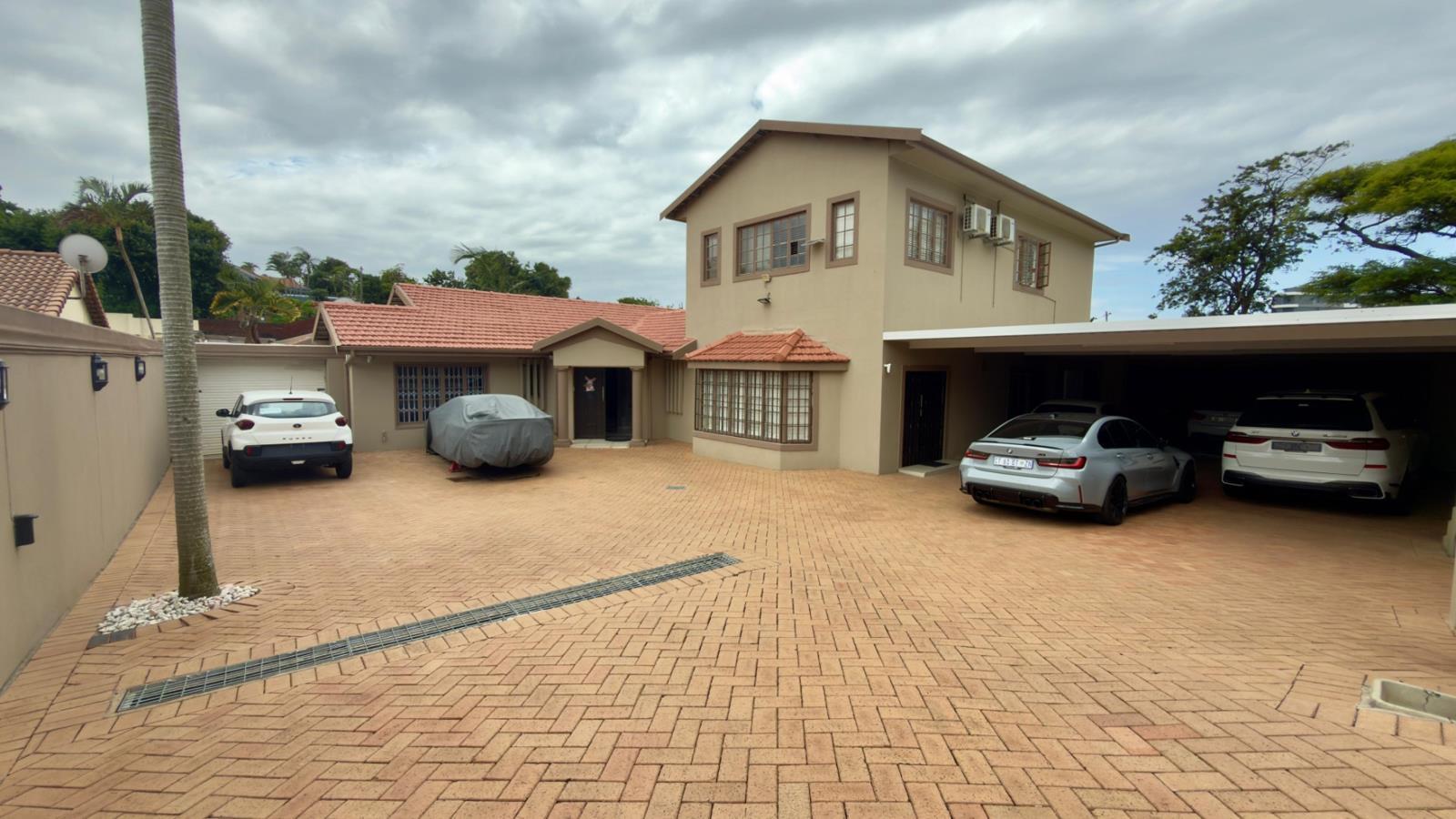 5 Bedroom House in La Lucia