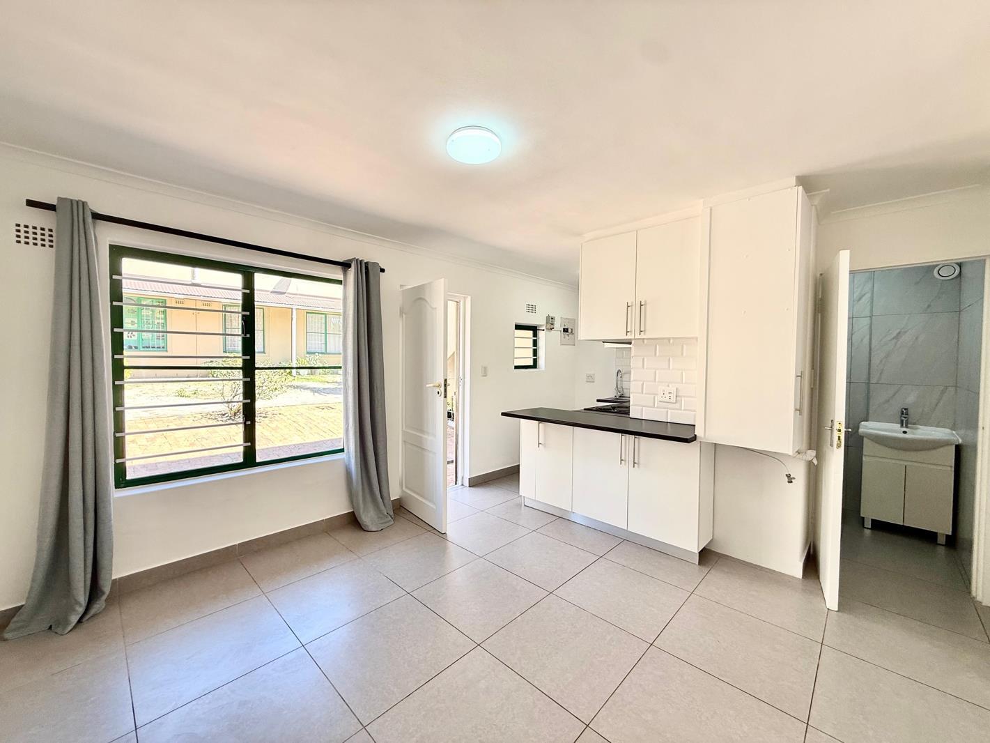 2 Bedroom Apartment in Table View