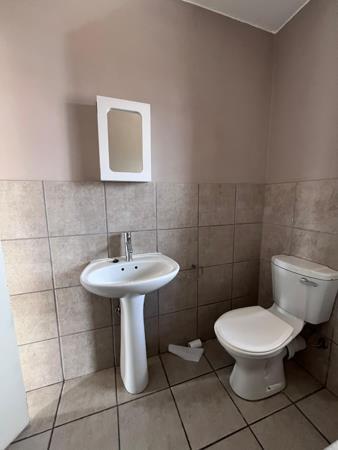 2 Bedroom House in Die Hoewes