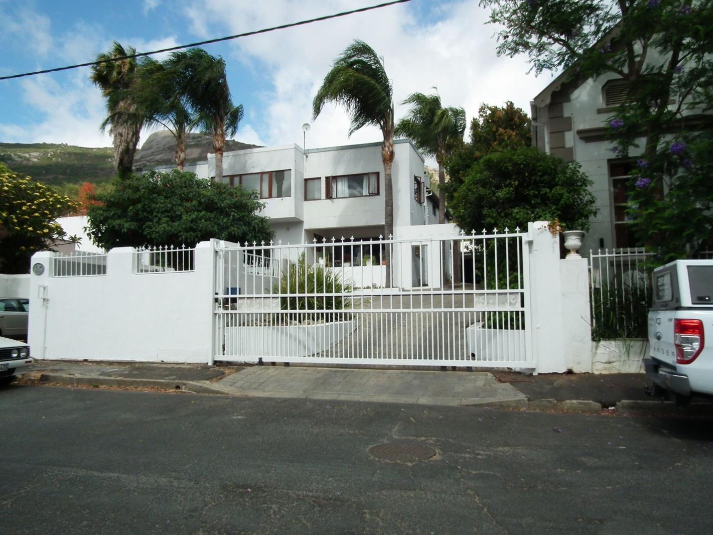6 Bedroom House in Paarl Central West