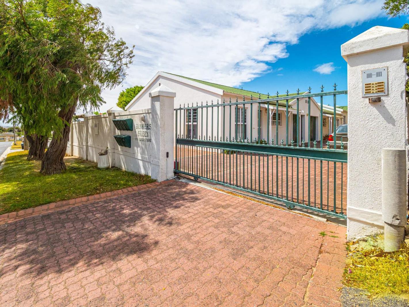 3 Bedroom Townhouse in Lakeside