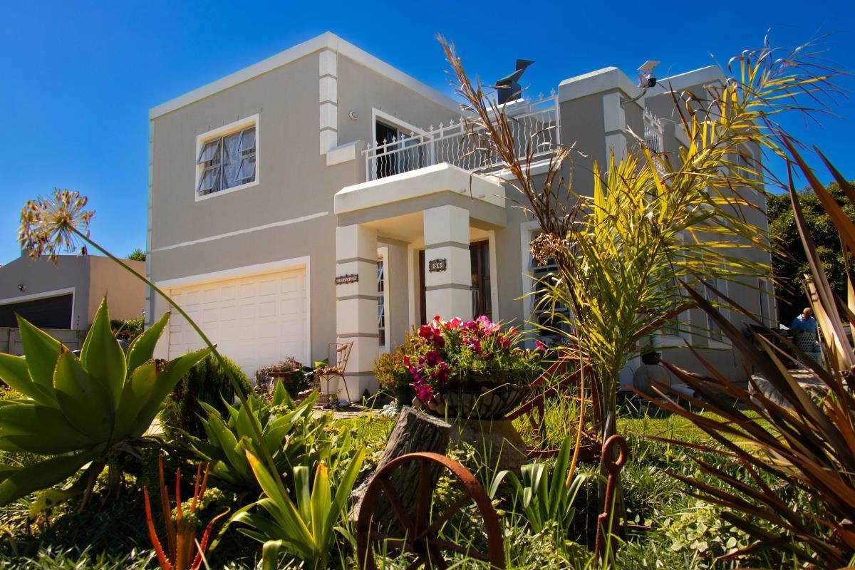 3 Bedroom House in Sandbaai