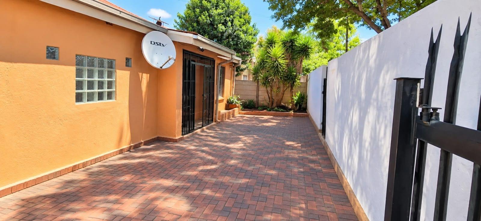 3 Bedroom House in Roodepoort North