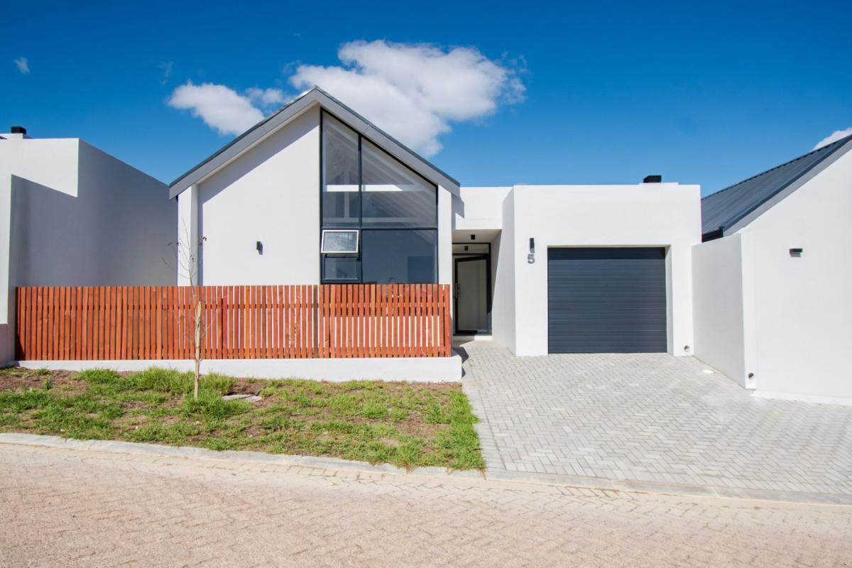 2 Bedroom House in Dennegeur