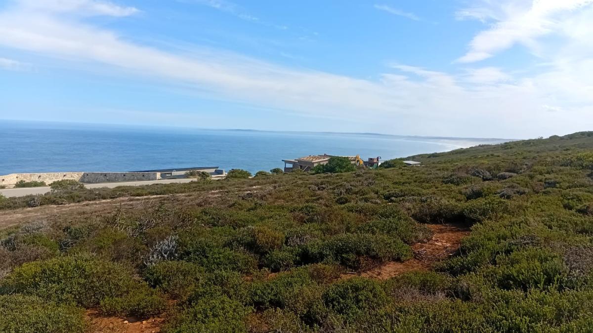 1 728 m² Land available in Dana Bay
