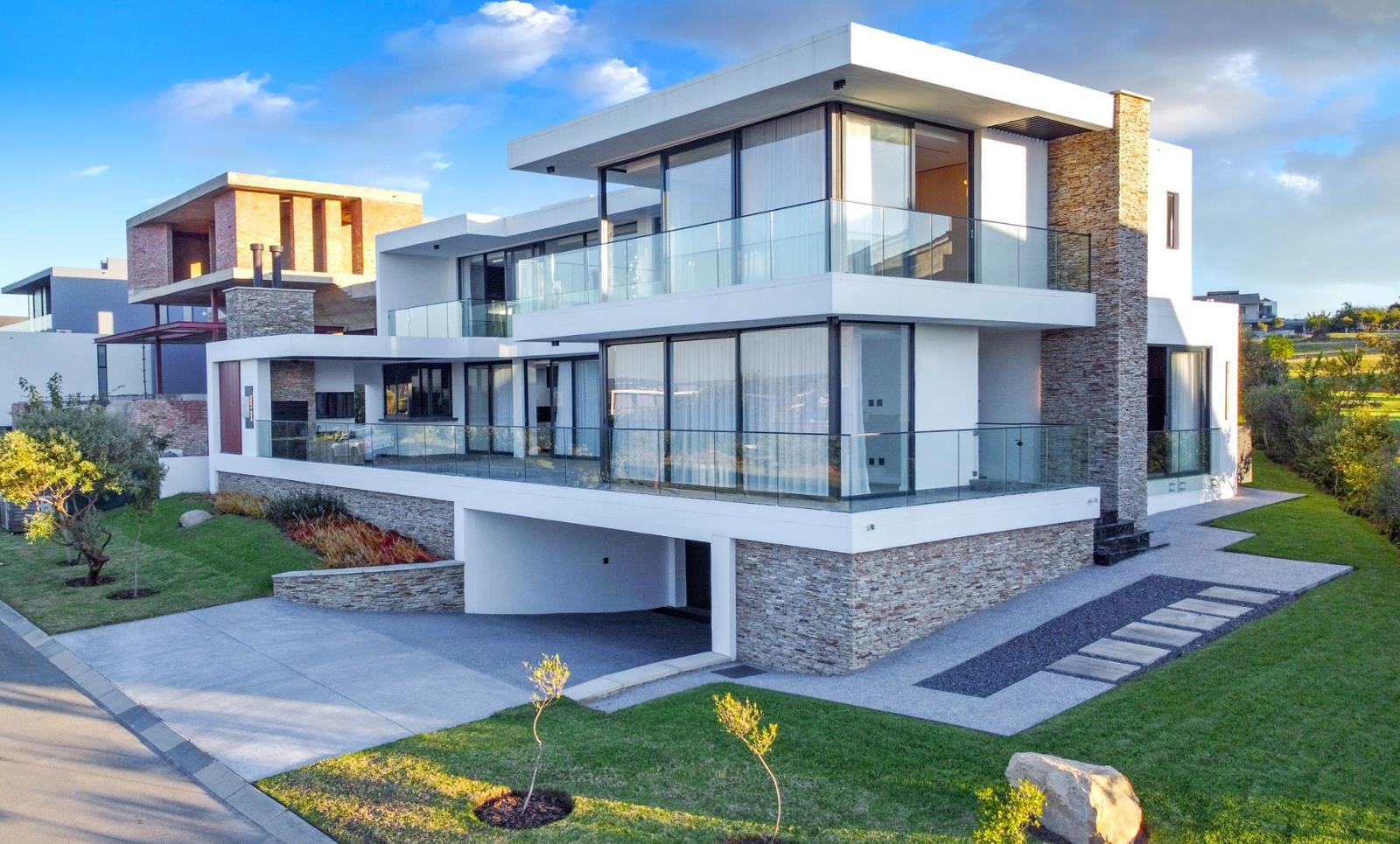 6 Bedroom House in Steyn City