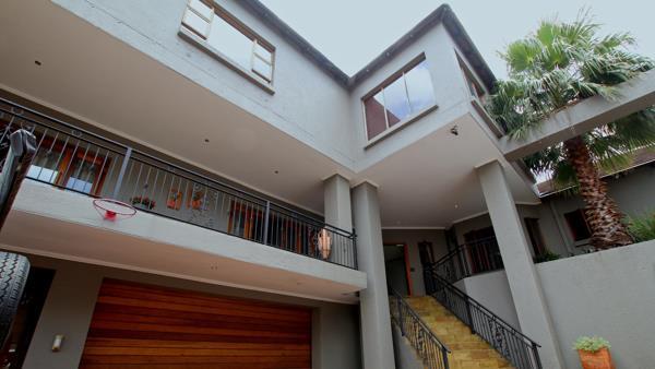 7 Bedroom House in Zwartkop