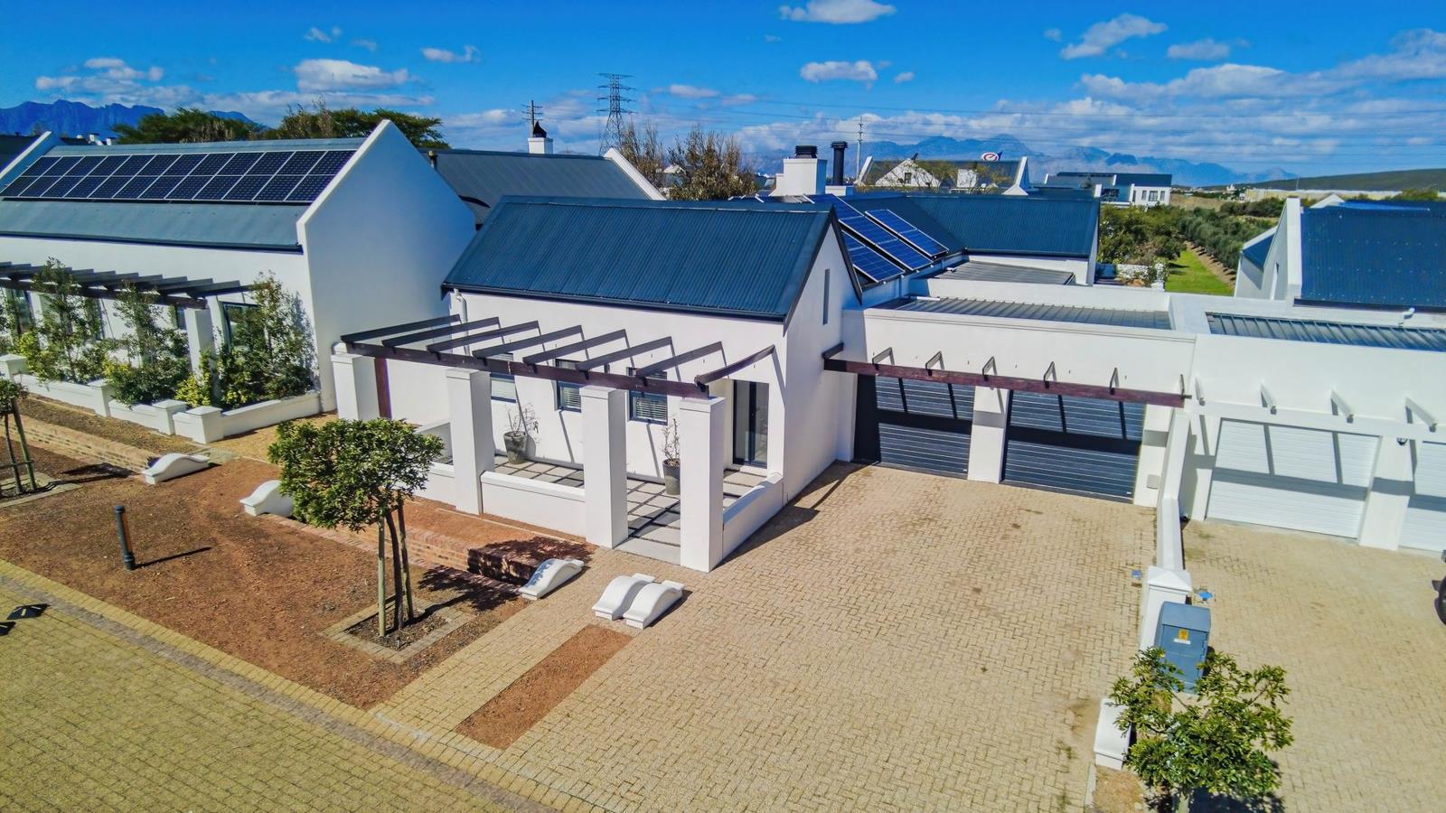 3 Bedroom House in Somerset West Central