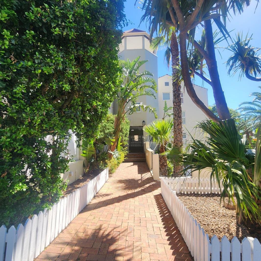 2 Bedroom Apartment in Sea Point