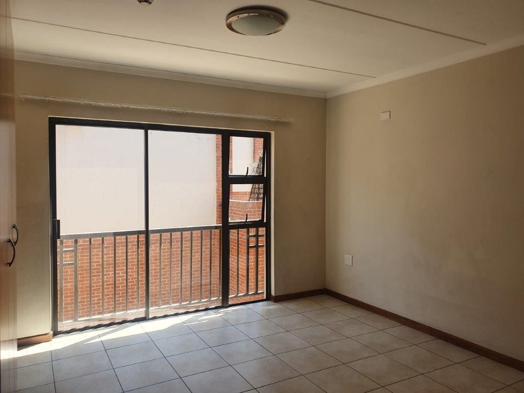 Studio apartment in Douglasdale