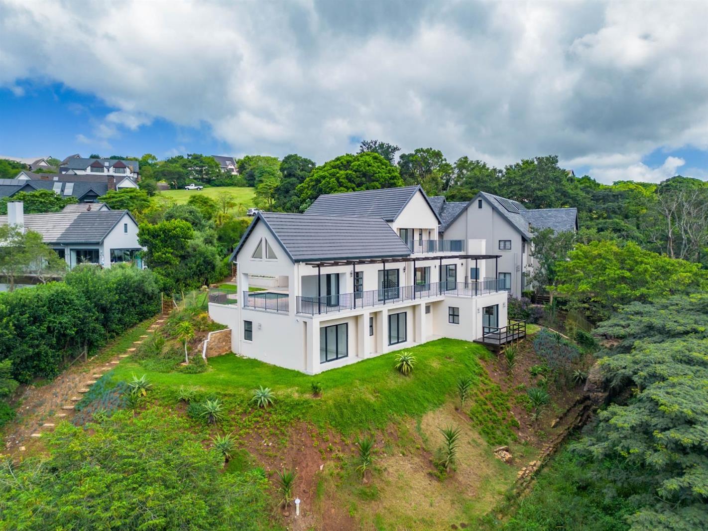 4 Bedroom House in Cotswold Downs Estate