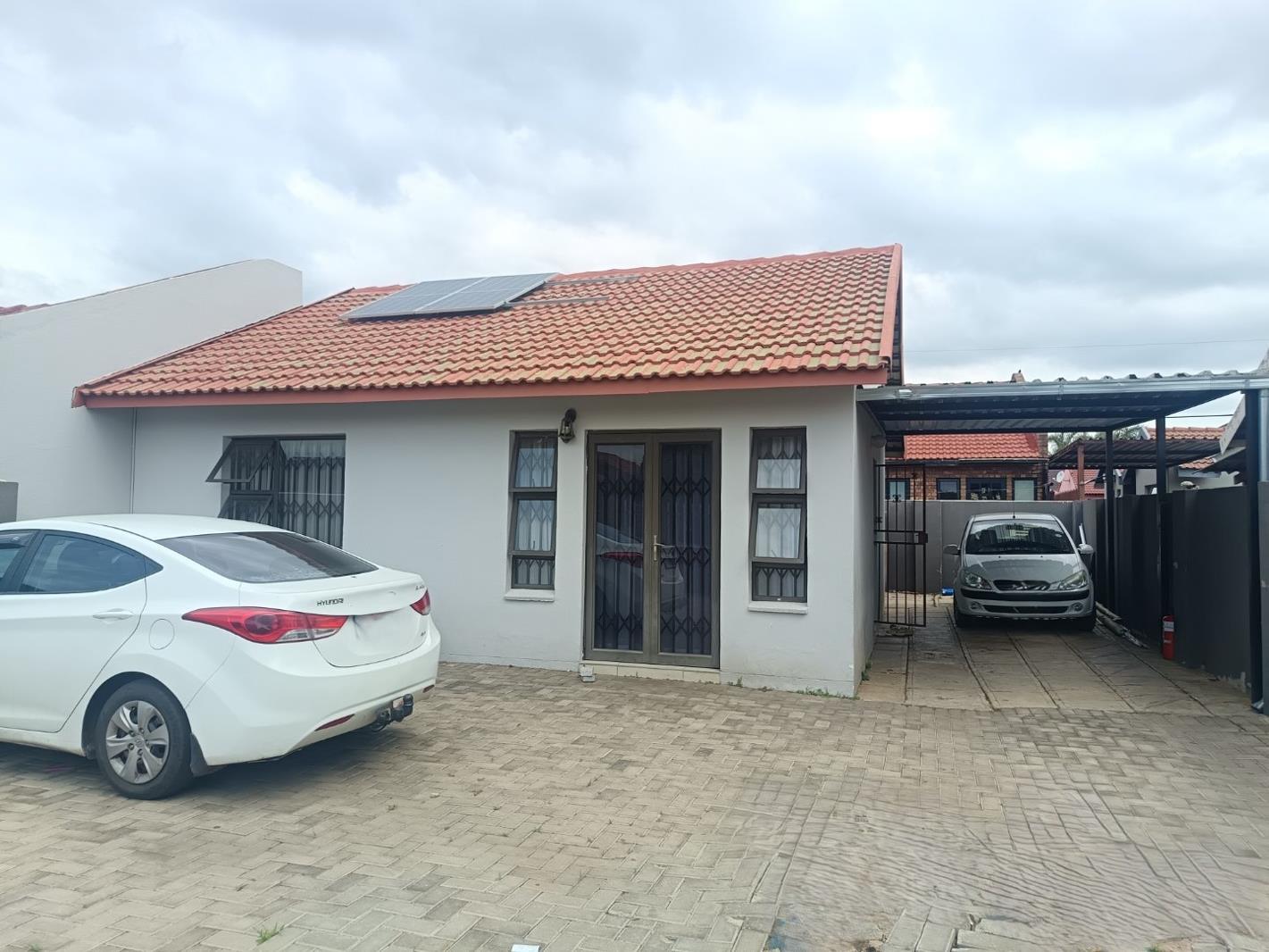 2 Bedroom House in Karenpark