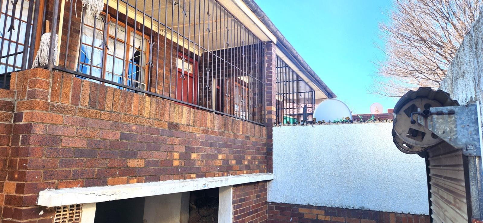 4 Bedroom Duet in Johannesburg CBD