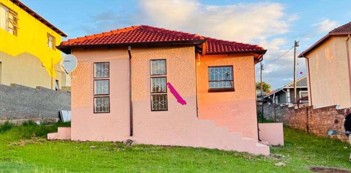 3 Bedroom House in Clayville