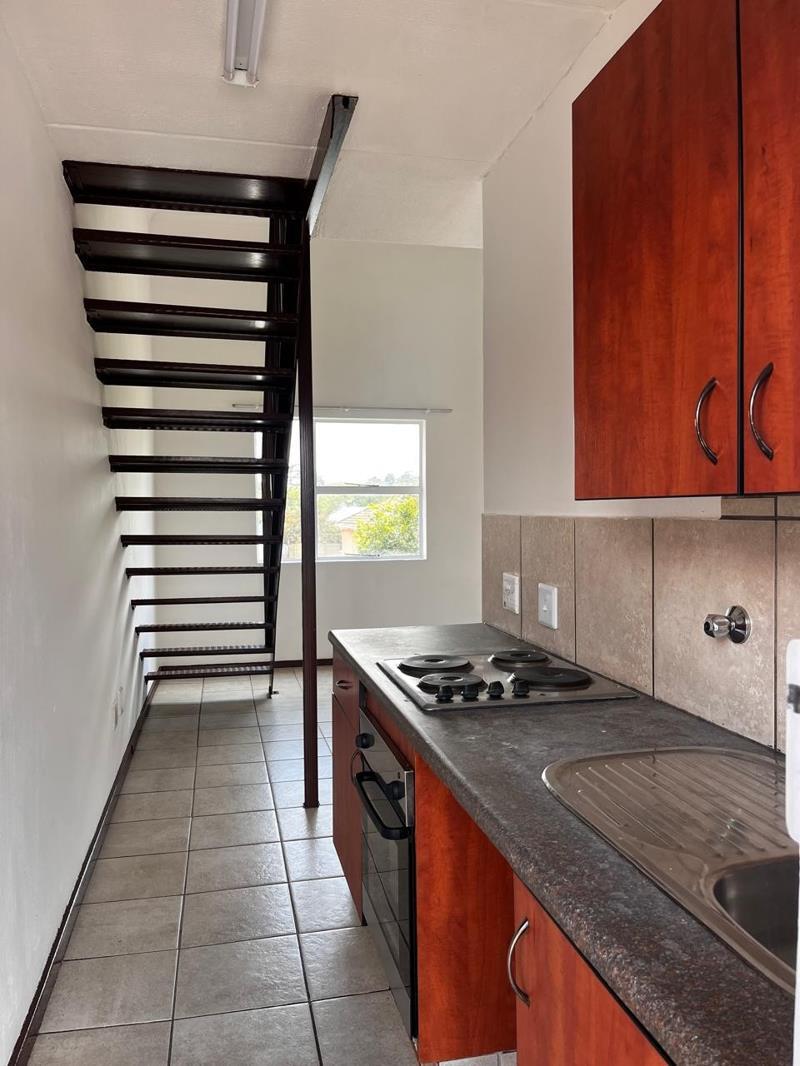 1 Bedroom Flat in Kempton Park Central