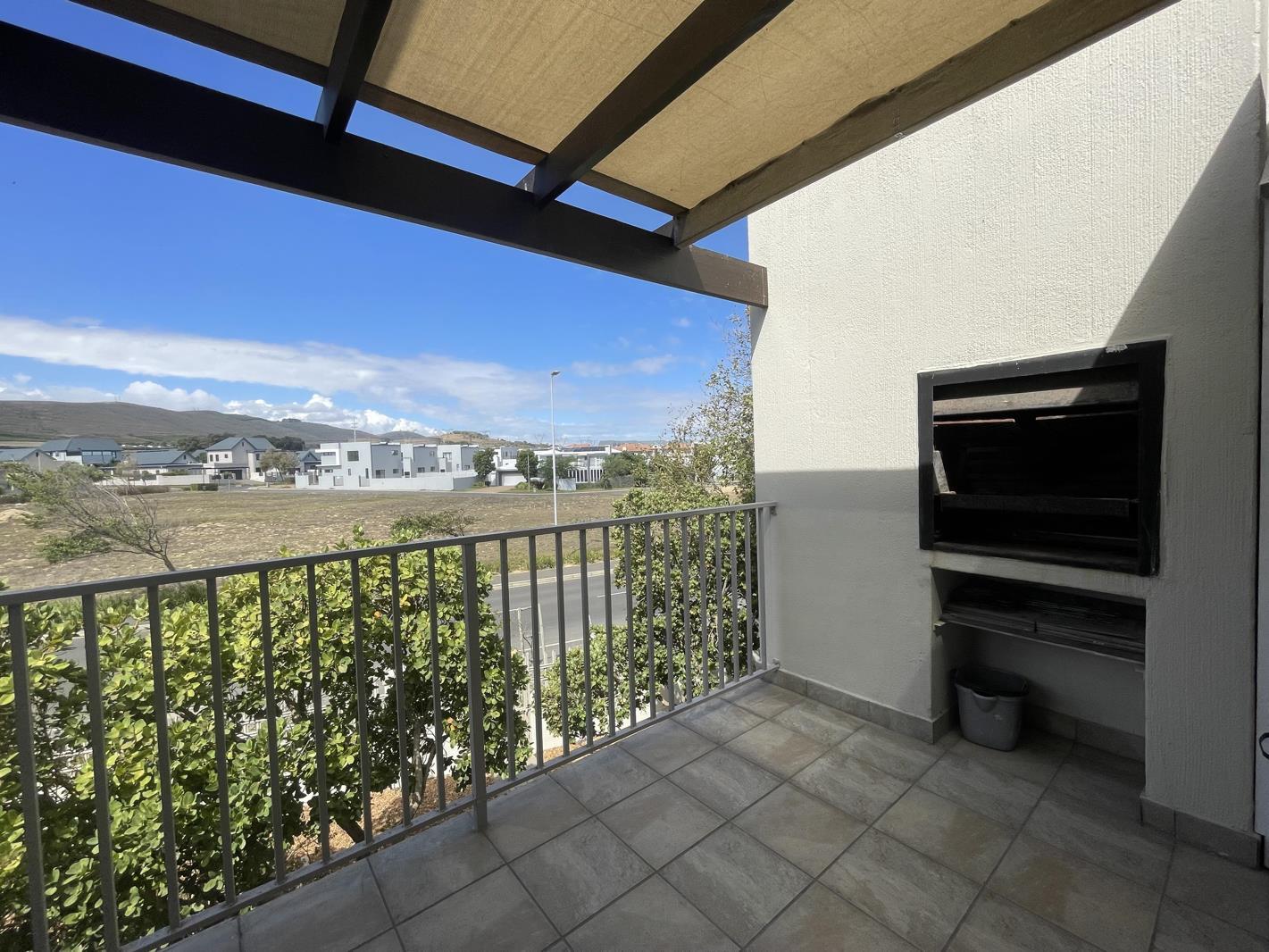 2 Bedroom Apartment in Burgundy Estate