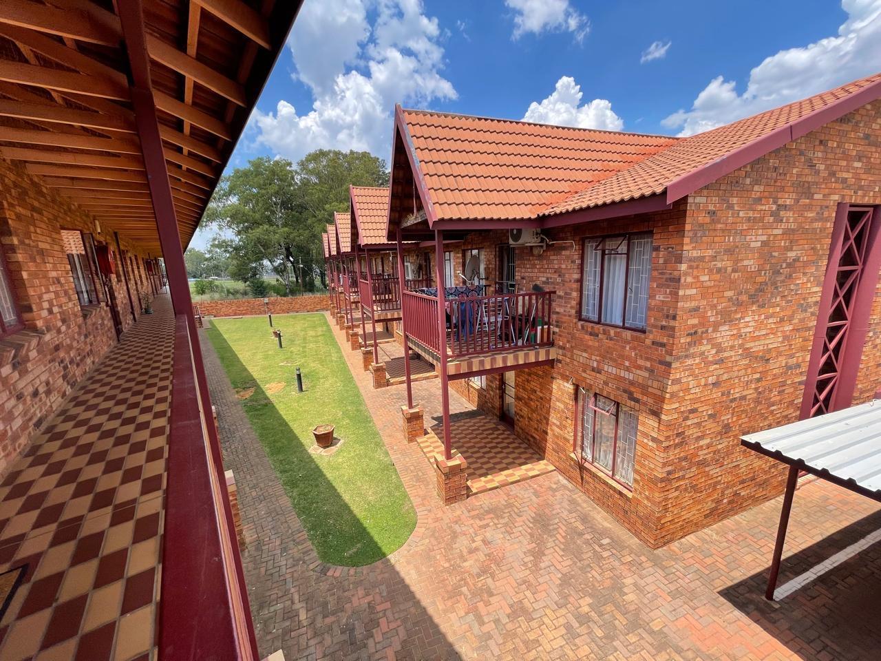 2 Bedroom Flat in Potchefstroom Central