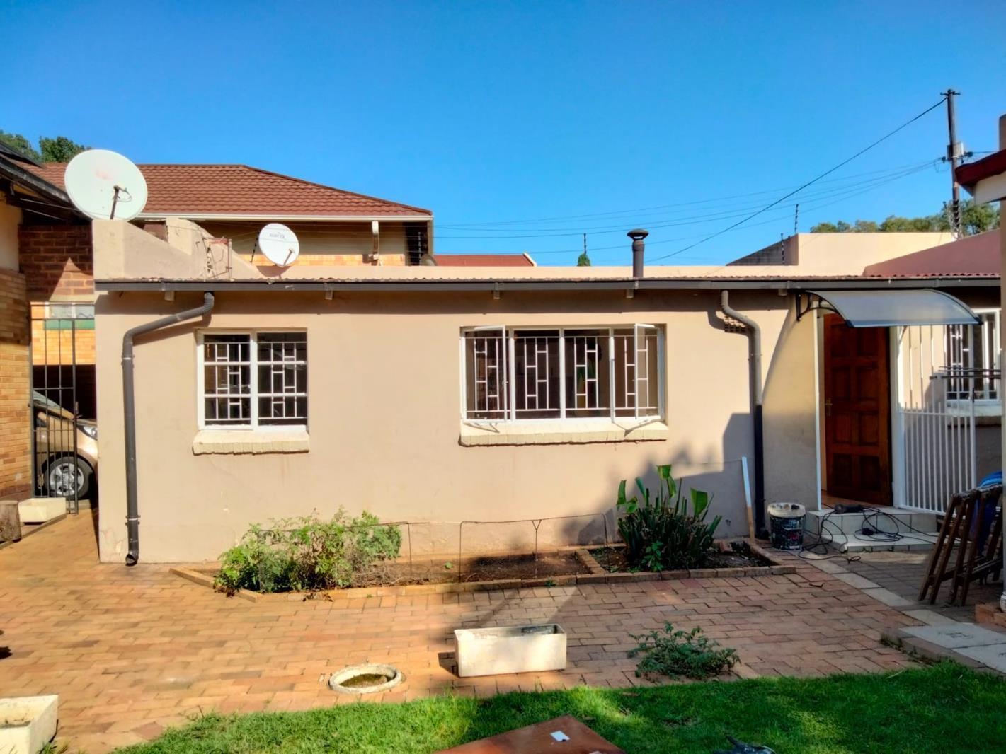 2 Bedroom Garden Cottage in Rosettenville