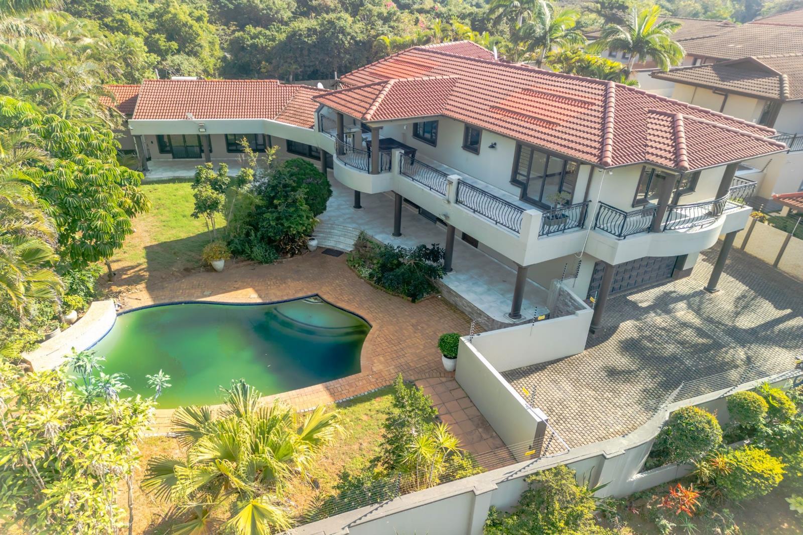 6 Bedroom House in La Lucia