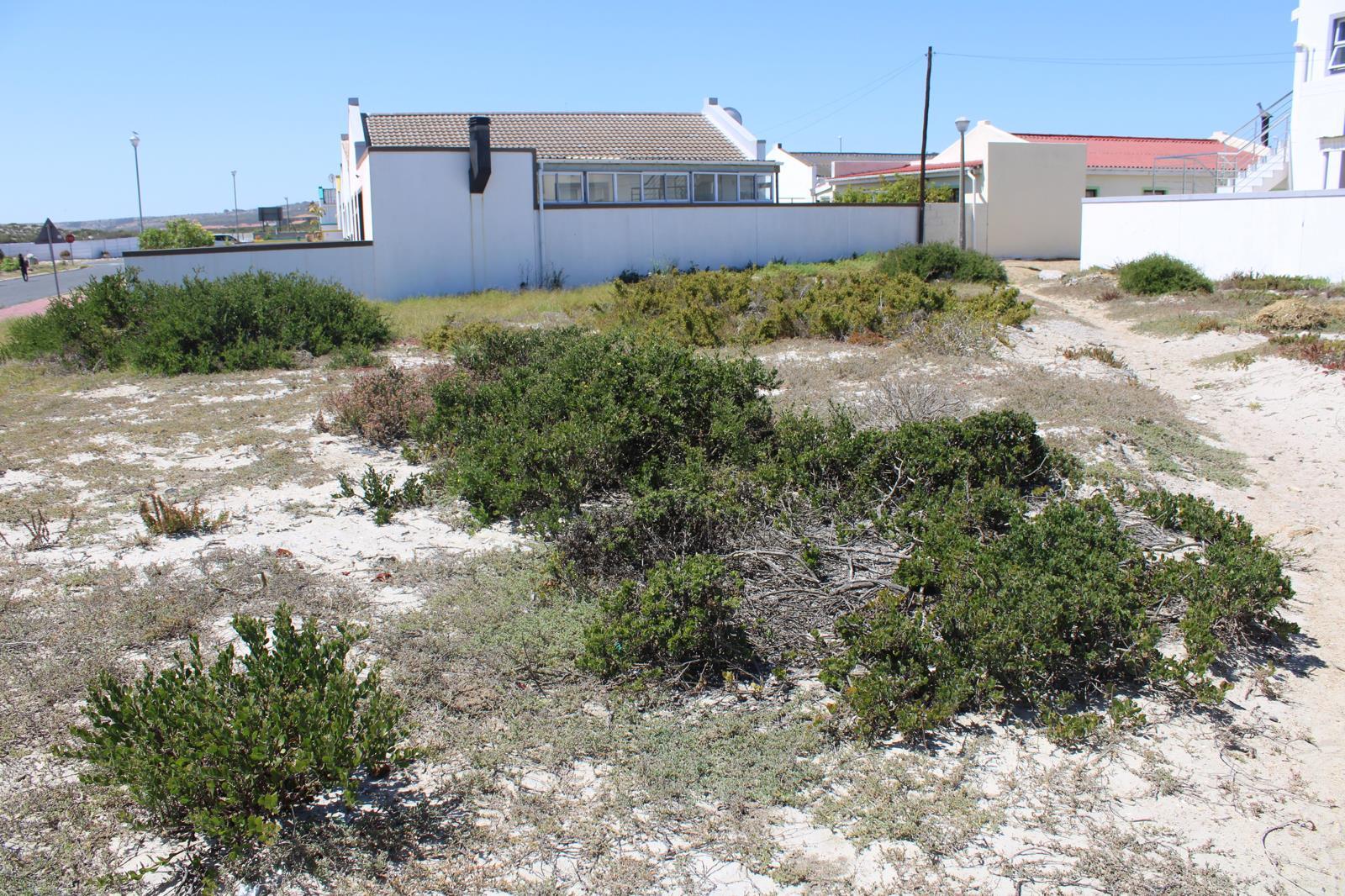 240 m² Land available in Middedorp