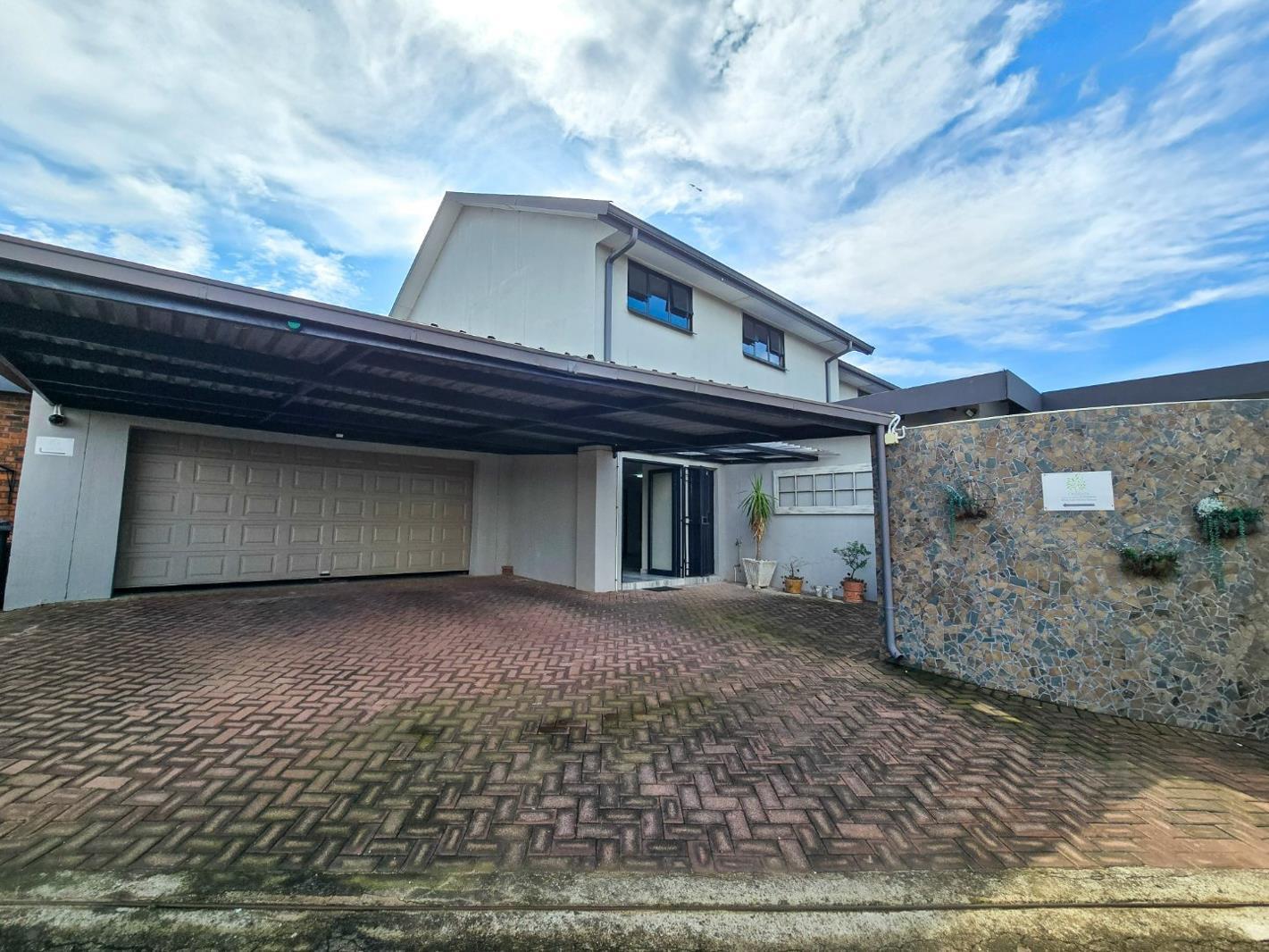 4 Bedroom House in Noordheuwel