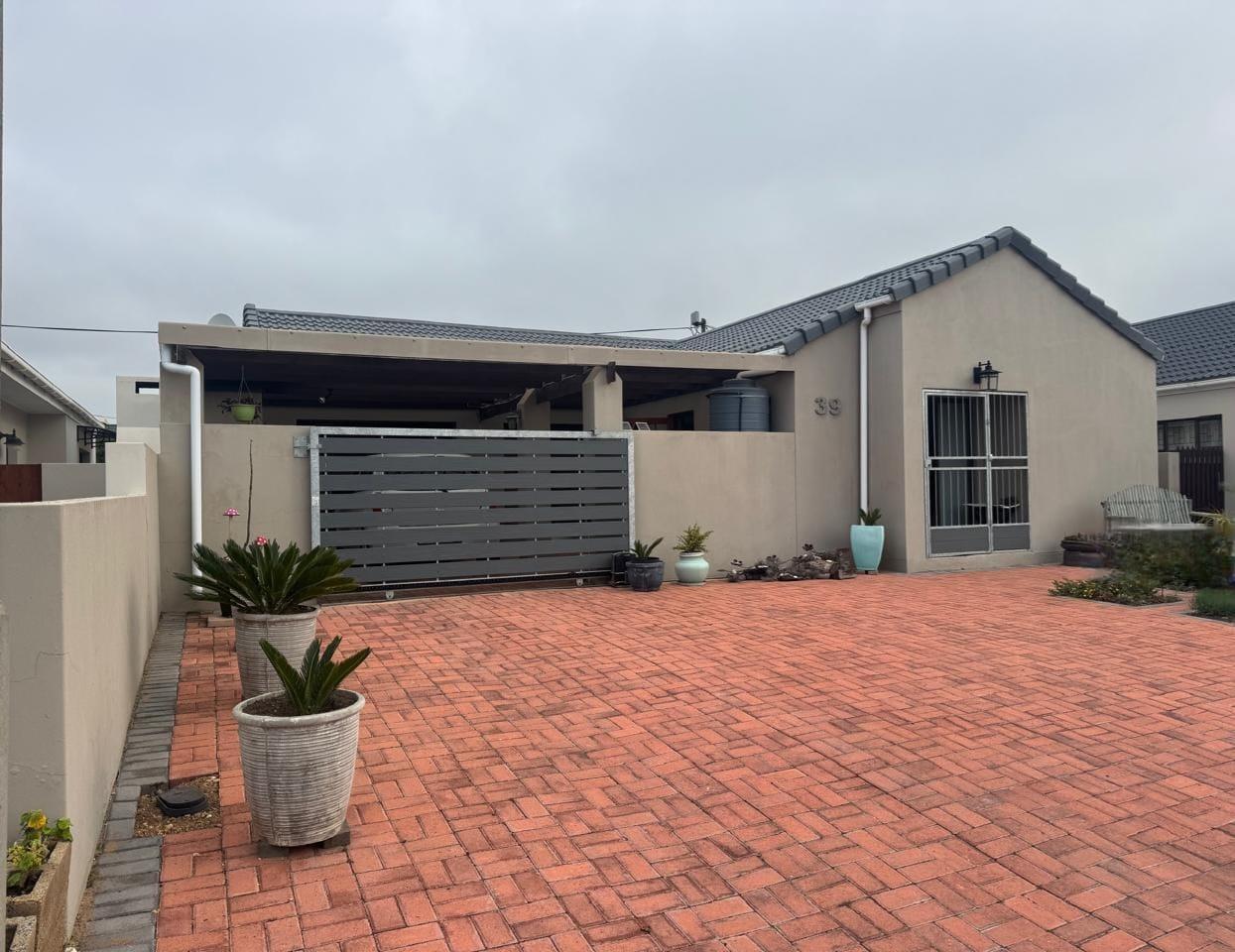 2 Bedroom House in Stilbaai Wes