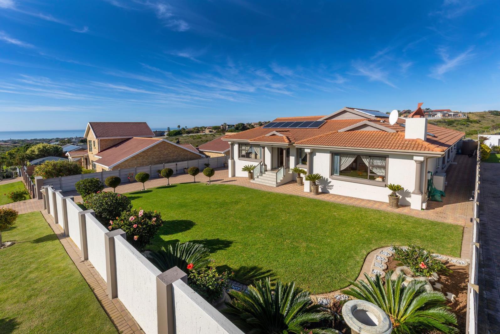 3 Bedroom House in Hartenbos Heuwels