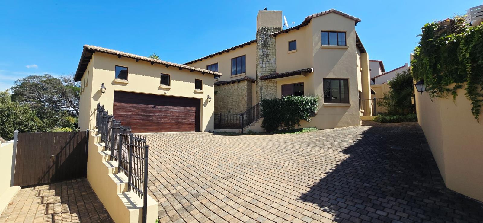 4 Bedroom House in Waterkloof Ridge