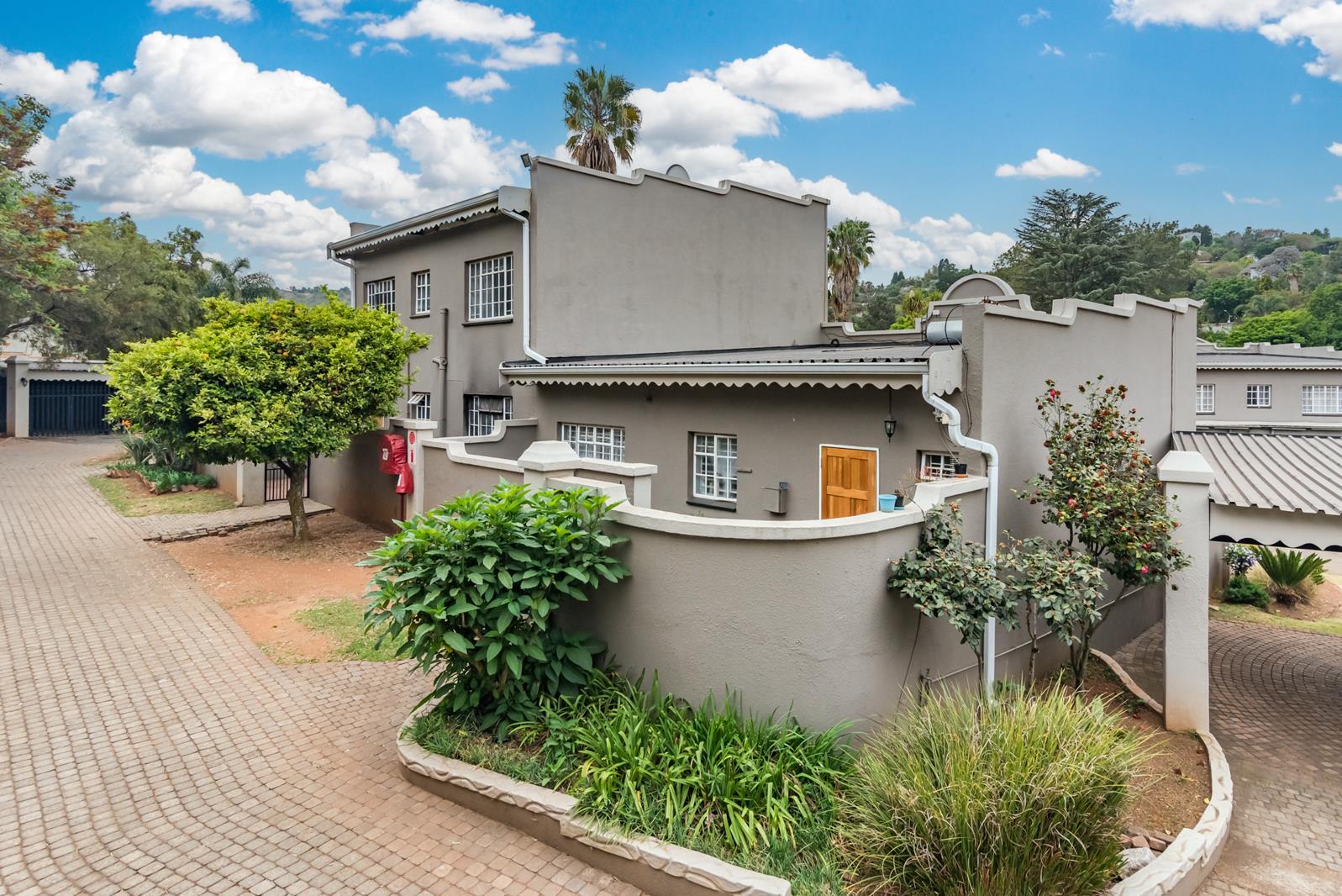 2 Bedroom Townhouse in Helderkruin
