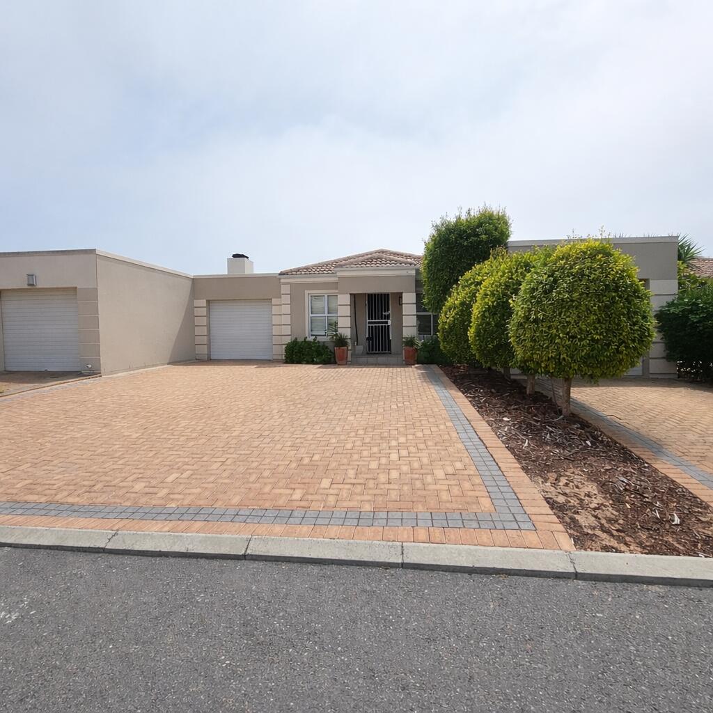 3 Bedroom House in Melkbosstrand