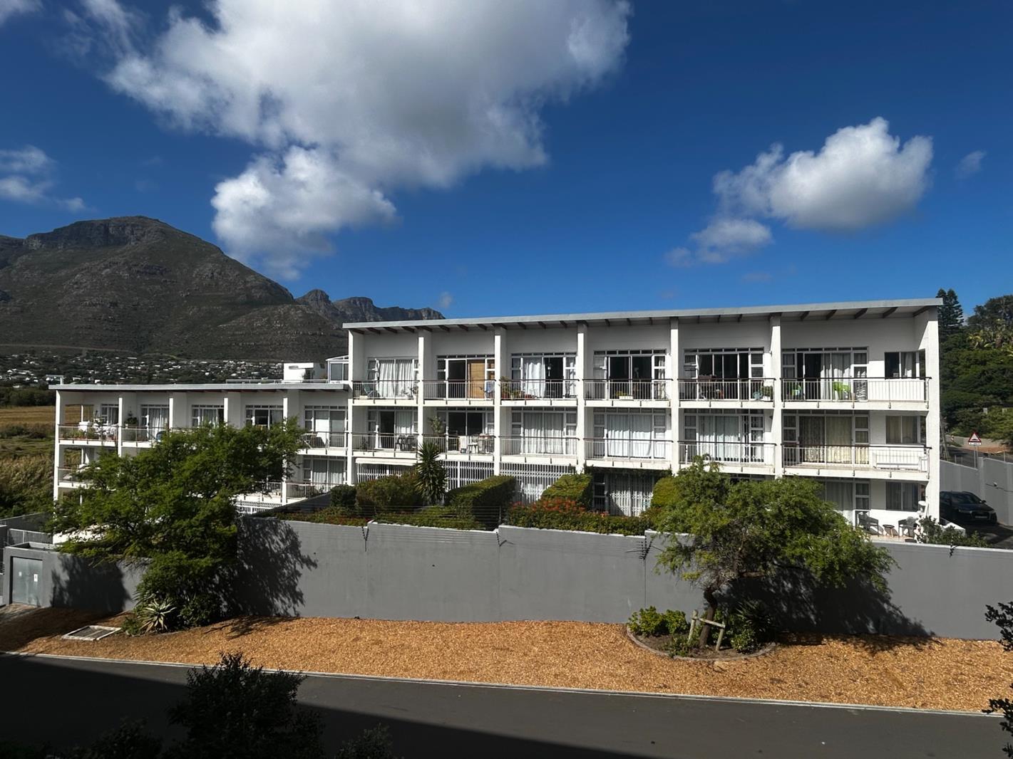 1 Bedroom Apartment in Hout Bay Central