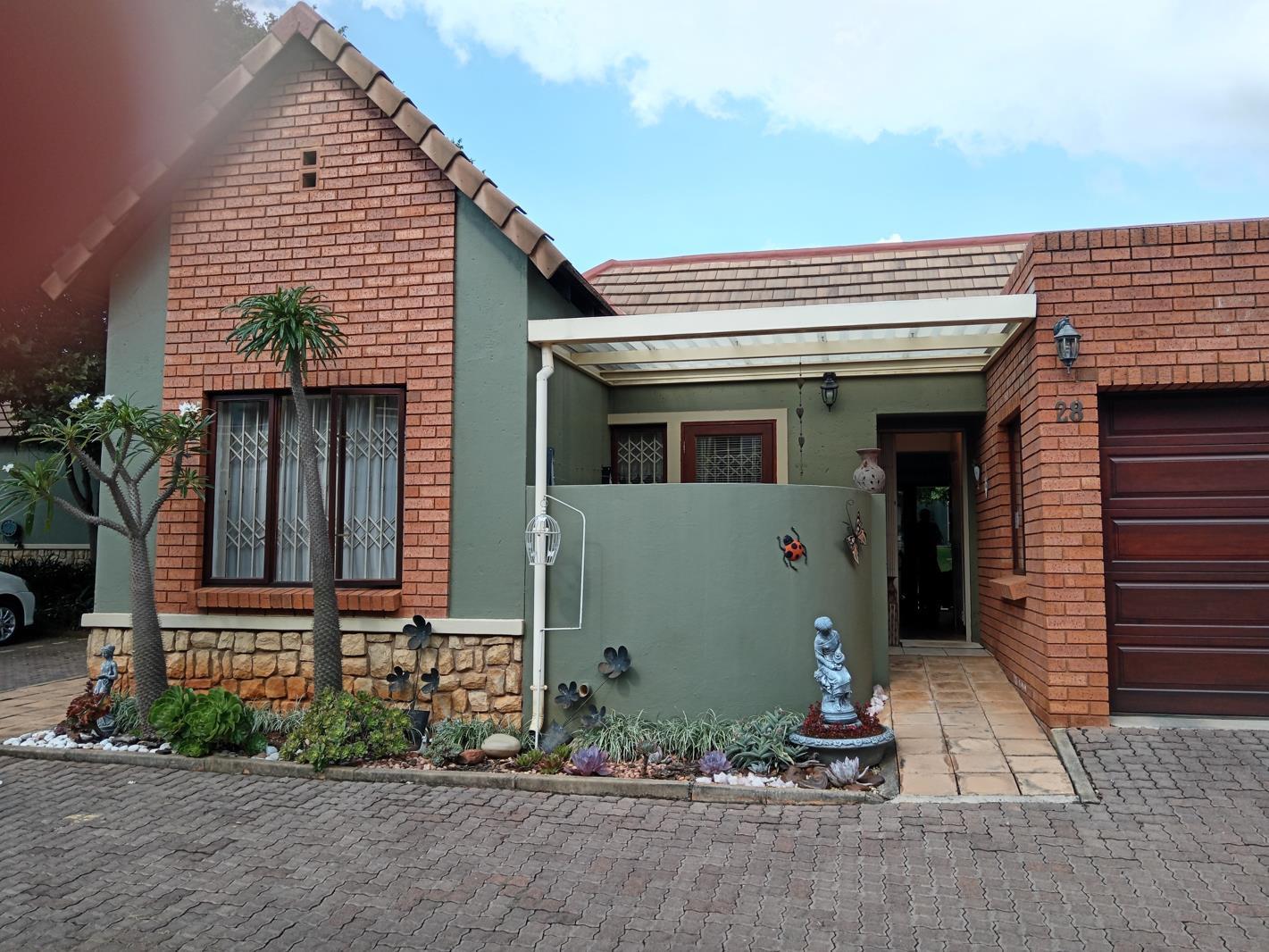 2 Bedroom Townhouse in Olympus