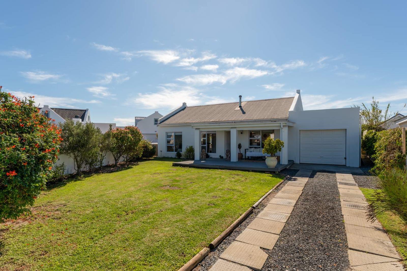 3 Bedroom House in Grotto Bay