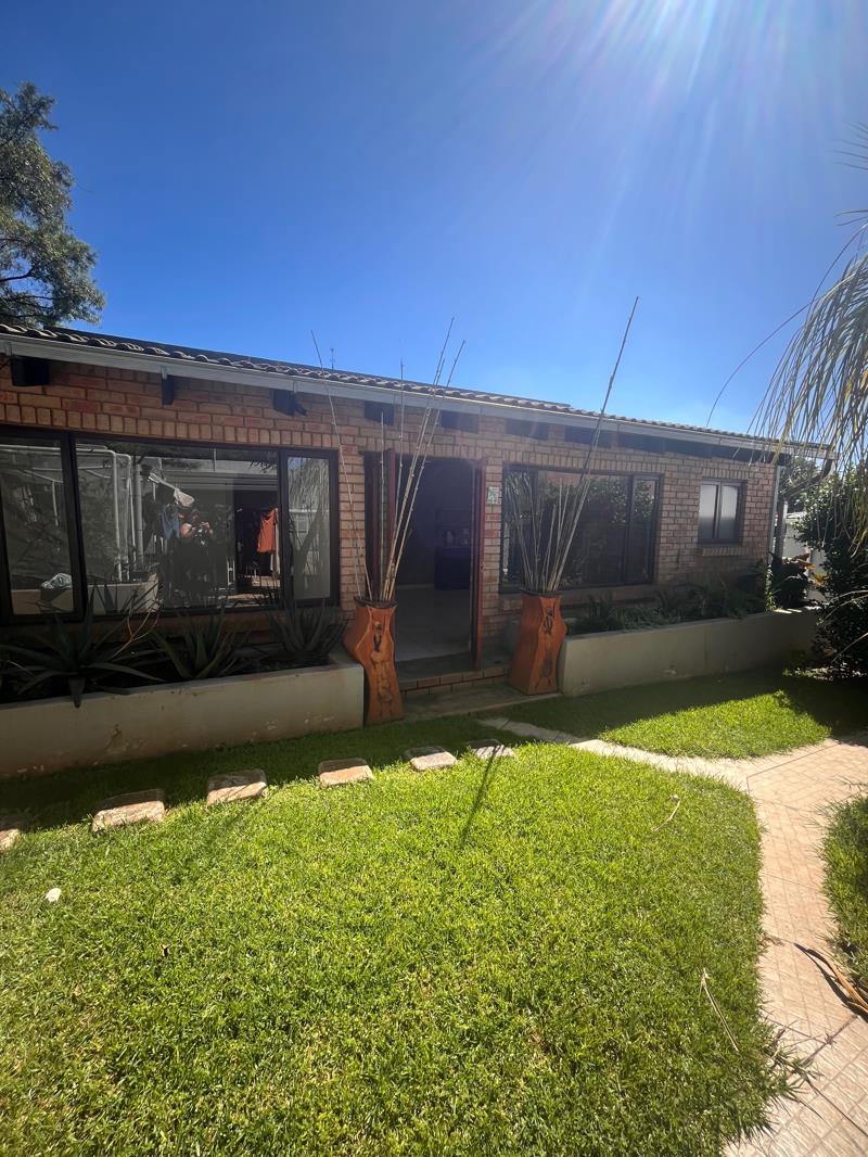 1 Bedroom Garden Cottage in Westdene