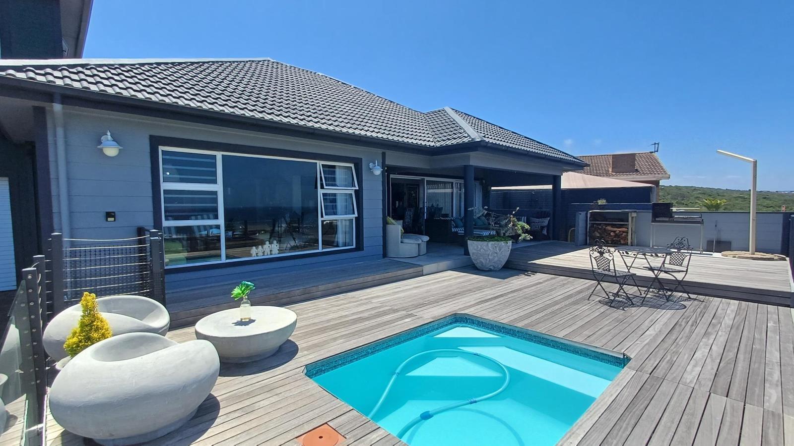 6 Bedroom House in Reebok